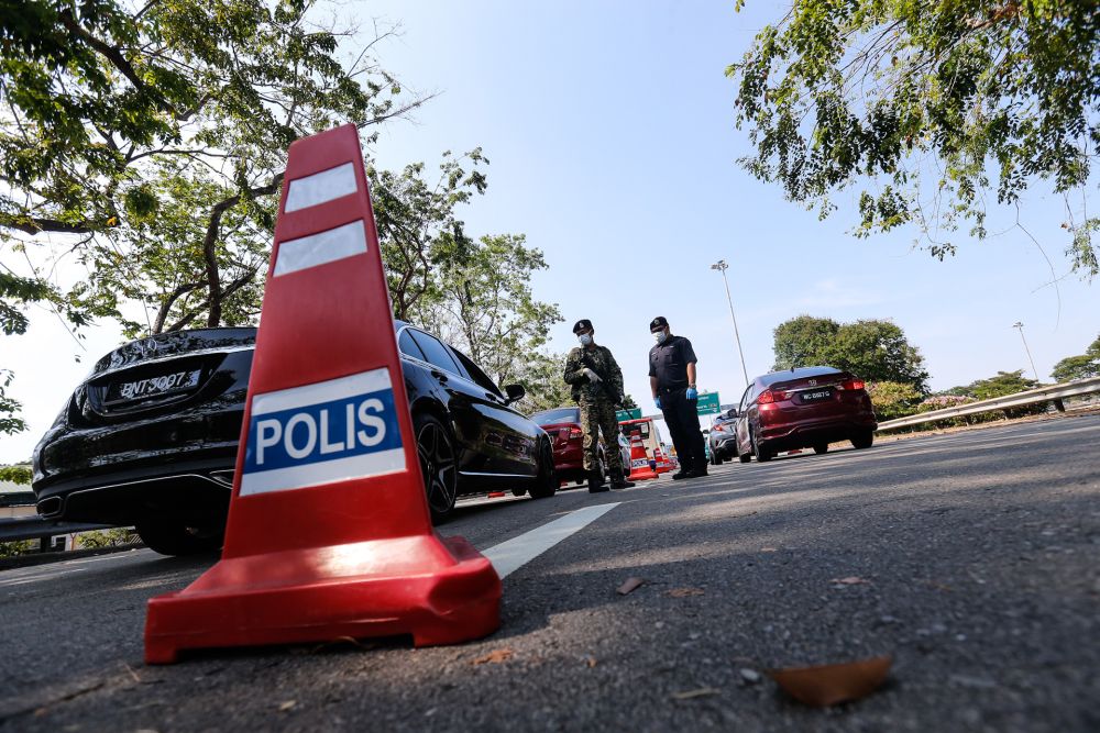 Police and Armed Forces personnel conduct checks during a roadblock in Batu Uban, Penang March 31, 2020. u00e2u20acu201d Picture by Sayuti Zainudin