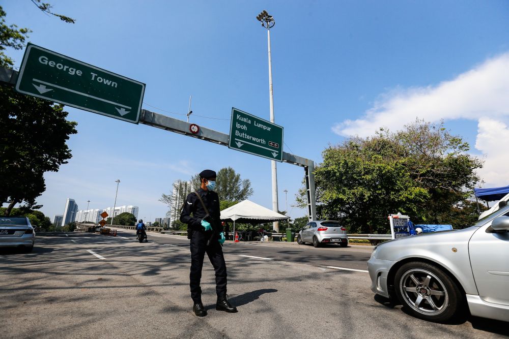 Police and Armed Forces personnel conduct checks during a roadblock in Batu Uban, Penang March 31, 2020. u00e2u20acu201d Picture by Sayuti Zainudin