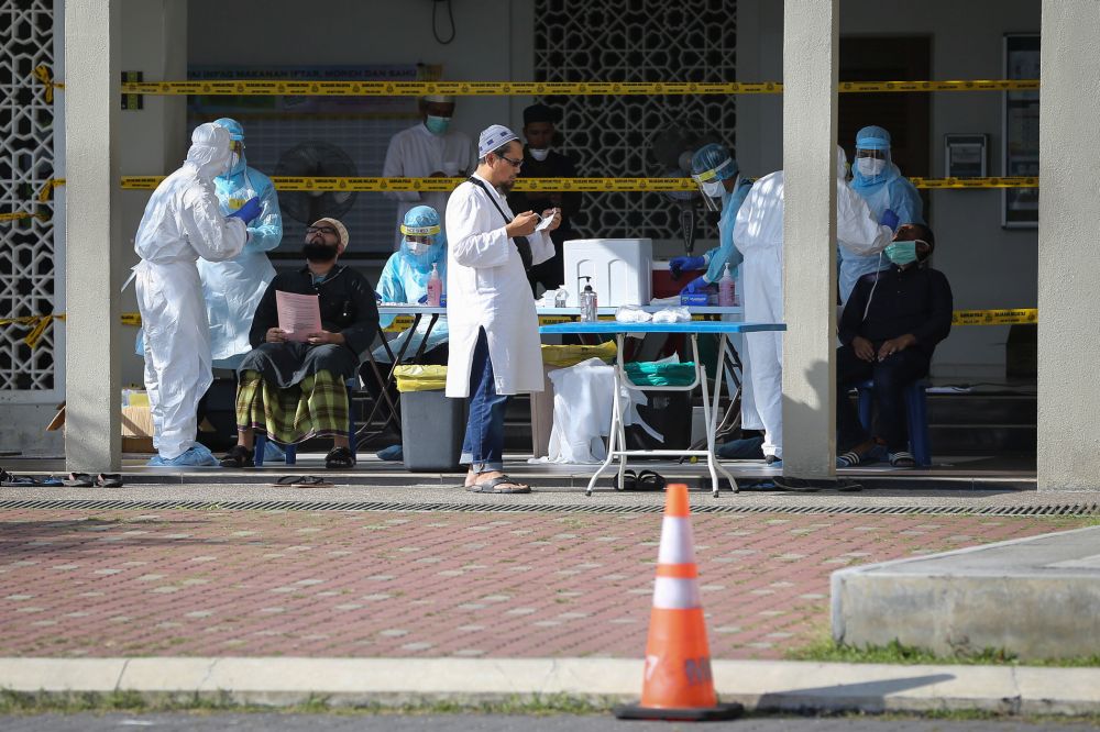 Health workers test members of the public for Covid-19 at the Section 7 Mosque in Shah Alam March 26, 2020. u00e2u20acu201d Picture by Yusof Mat Isa