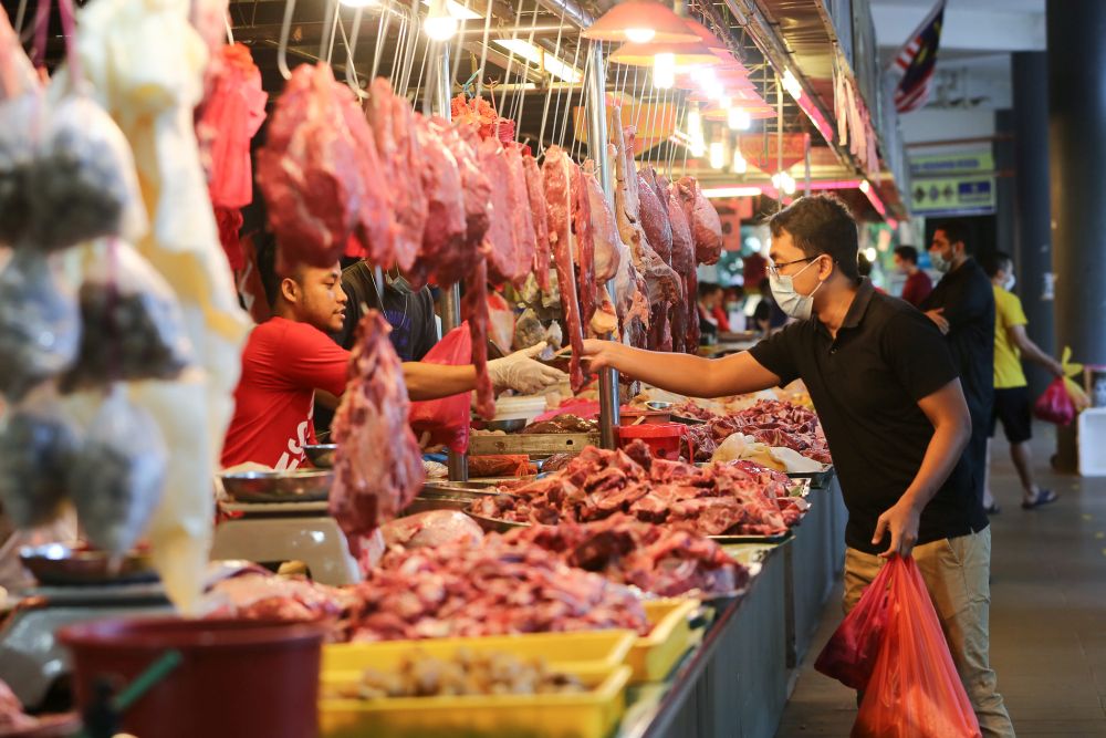 Customers observe social distancing guidelines as they do their shopping at the Shah Alam wet market March 26, 2020. u00e2u20acu201d Picture by Yusof Mat Isa