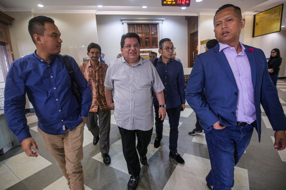 Datuk Seri Tengku Adnan Tengku Mansor (centre) continued to assert today that the RM2 million cheque that was deposited in his company Tadmansori Holdings Sdn Bhd was businessman and housing developer Tan Sri Chai Kin Kong's political donation to Federal Territories Umno.