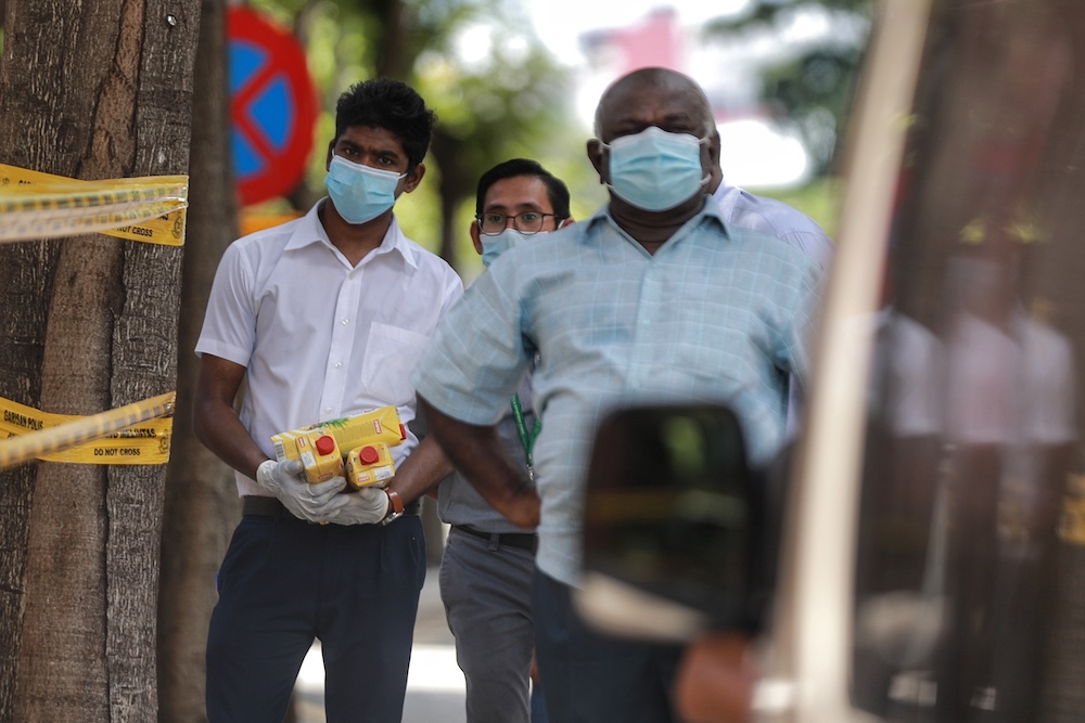 Members of the public are seen wearing face masks during the MCO, April 4, 2020. u00e2u20acu201d Picture by Ahmad Zamzahuri