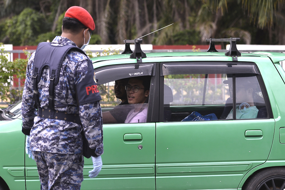 Army and police personnel conducting roadblock checks during the movement control order (MCO) in Shah Alam April 5, 2020. u00e2u20acu201d Picture by Miera Zulyana