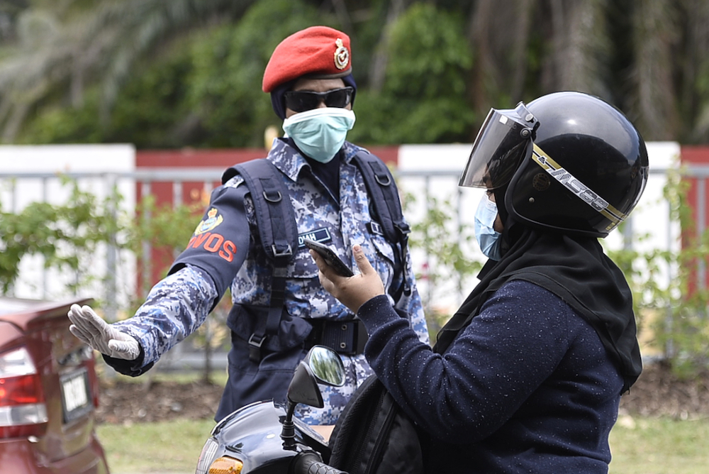 Army and police personnel conducting roadblock checks during the movement control order (MCO) in Shah Alam April 5, 2020. u00e2u20acu201d Picture by Miera Zulyana