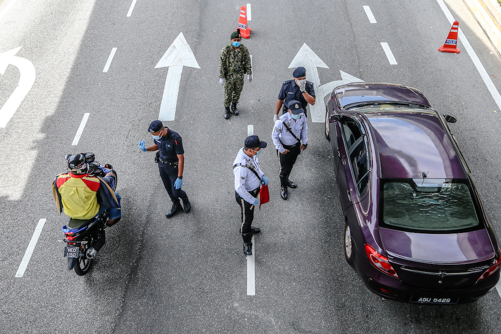 Police and Armed Forces personnel conduct checks on vehicles during a roadblock on Jalan Pahang in Kuala Lumpur April 15, 2020. u00e2u20acu201d Picture by Firdaus Latif