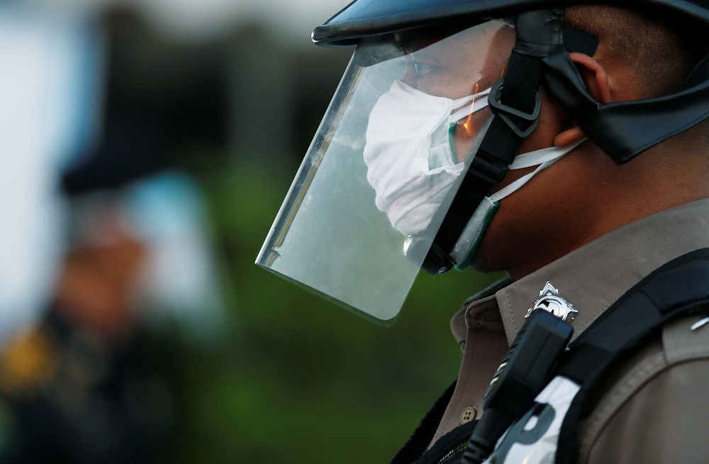 A Thai police officer wearing a protective face mask is seen at a checkpoint in Bangkok April 3, 2020. u00e2u20acu201d Reuters pic
