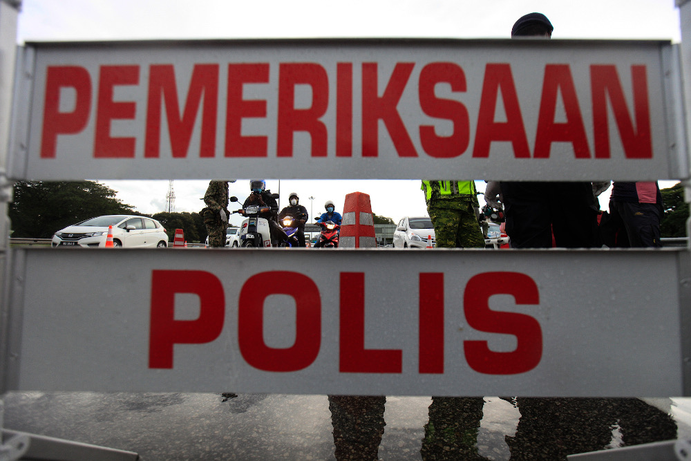Policemen along with Army and RELA personnel join forces to man roadblocks near the Penang Bridge Toll Plaza April 3, 2020. u00e2u20acu201d Picture by Sayuti Zainudin