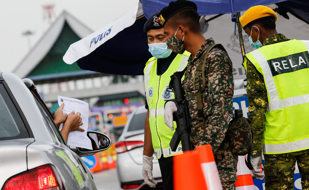 Policemen along with Army and RELA personnel join forces to man roadblocks near the Penang Bridge Toll Plaza April 3, 2020. u00e2u20acu201d Picture by Sayuti Zainudin
