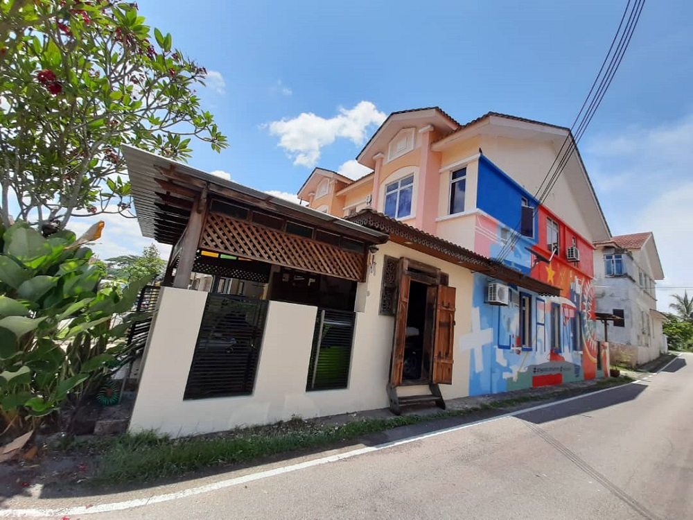 Fakhrul Zaman Mohd Sambas’ mural entitled ‘Origin of Covid-19’ has become a landmark for the residents of Bandar Pulai Jaya in Skudai. — Picture courtesy of Fakhrul Zaman