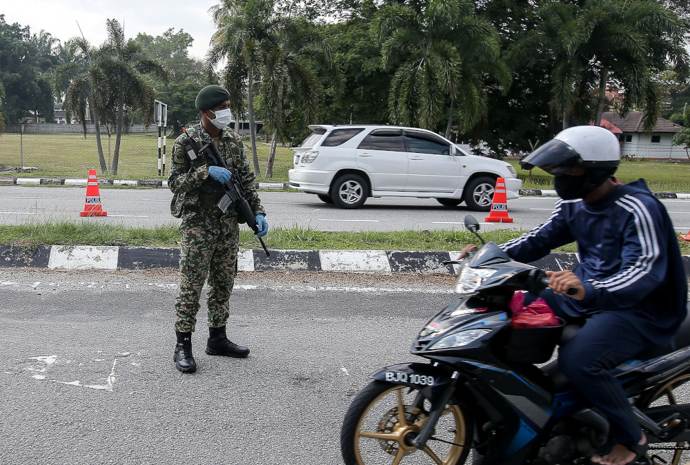 Police and armed forces personnel join forces at the roadblocks to implement the movement control order at Jalan Tambun Ipoh April 10, 2020. u00e2u20acu201d Picture by Farhan Najib