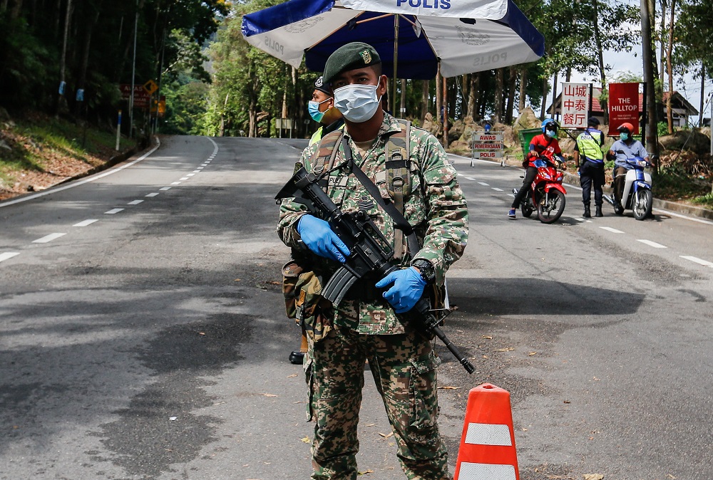Policemen and Army personnel join forces to man the roadblocks at the entrance and exits to Balik Pulau at Jalan Tun Sardon in Penang April 10, 2020. u00e2u20acu201d Picture by Sayuti Zainudin