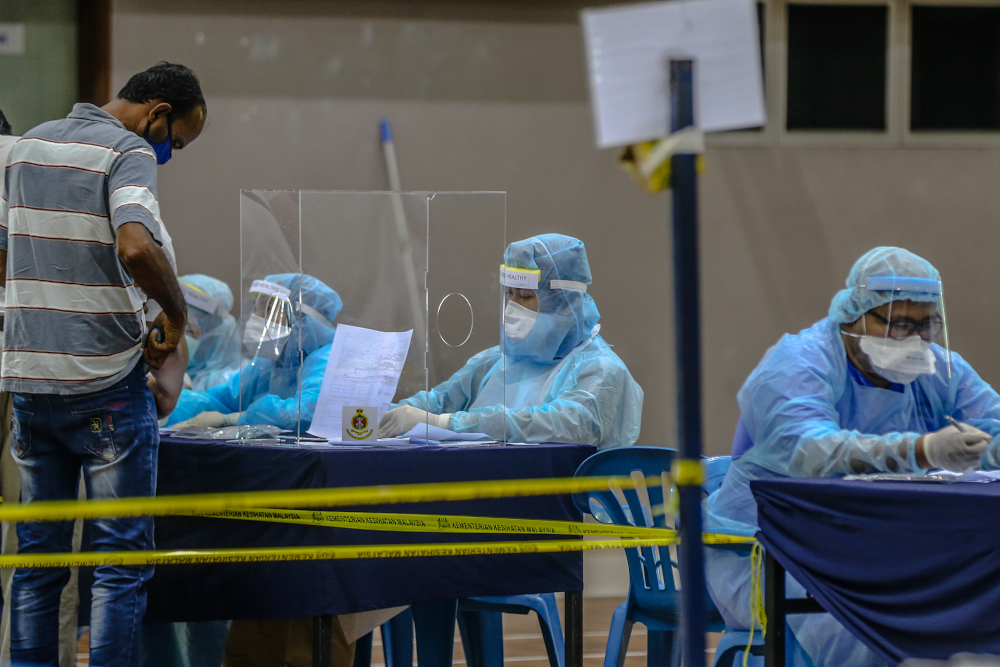 Health workers in protective suits are seen conducting Covid-19 testing in Kuala Lumpur April 12, 2020. u00e2u20acu201d Picture by Firdaus Latif 