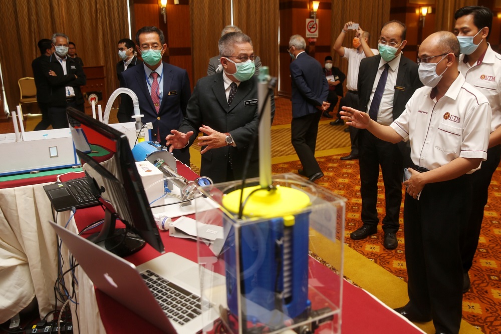 Health Minister Datuk Sri Dr Adham Baba inspects a prototype the Medical Ventilator Apparatus during a media briefing at the Health Ministry in Putrajaya April 13, 2020. u00e2u20acu201d Picture by Choo Choy May