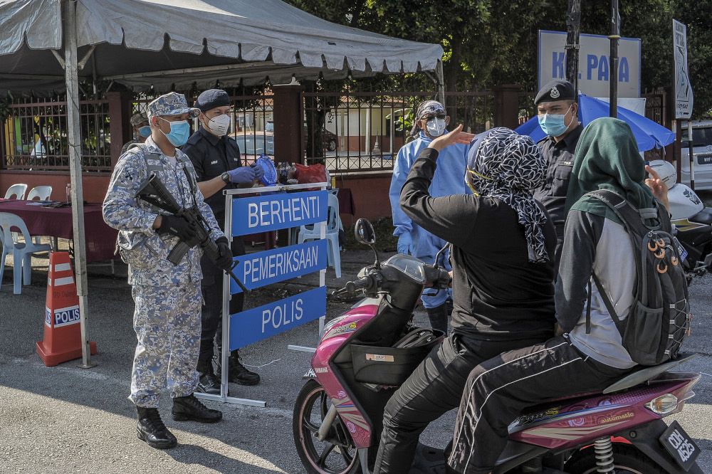Army and police personnel conducting roadblocks during the movement control order (MCO) in Kuala Lumpur April 19, 2020. u00e2u20acu201d Picture by Shafwan Zaidon