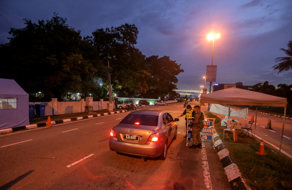 Police and army activity at a roadblock during movement control order (MCO) April 24, 2020. u00e2u20acu201d Picture by Farhan Najib 