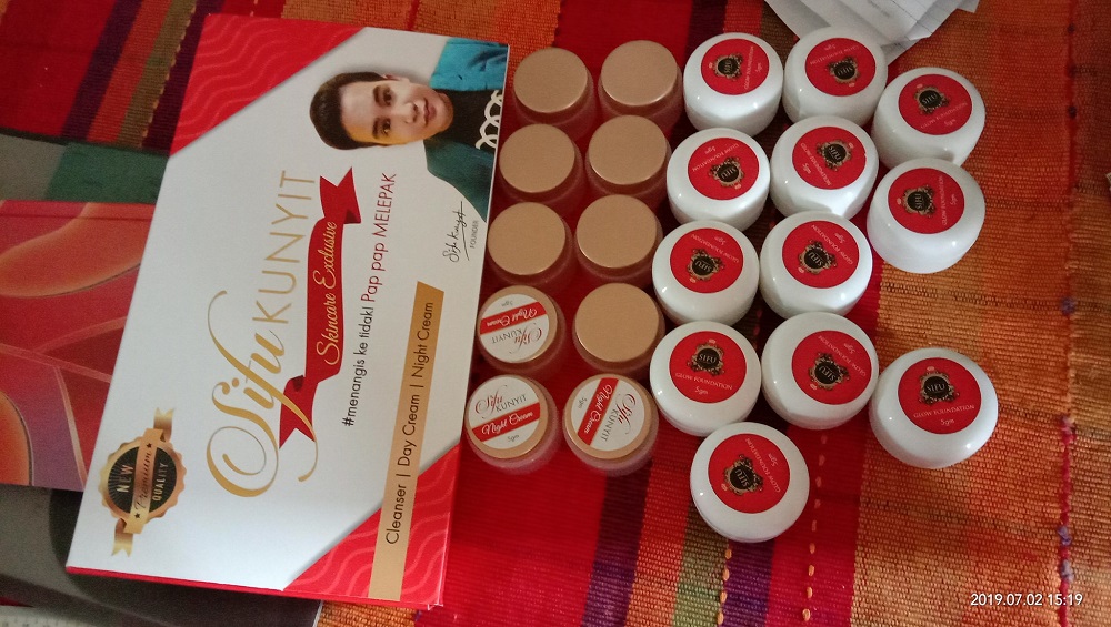 Sifu Kunyit Day Cream, Sifu Kunyit Night Cream and JJ Skincare Glowhite Night Cream were found to contain hydroquinone, tretinoin, betamethasone valerate and mercury. u00e2u20acu201d Picture via Facebook/ Nor Haslinda Dahiri