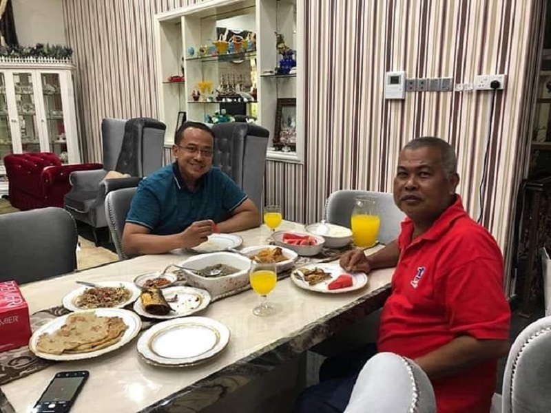 Datuk Seri Dr Ahmad Samsuri Mokhtar mengadakan pertemuan bersama Datuk Seri Ahmad Said semalam. u00e2u20acu201d Foto ihsan Twitter/Ahmad Samsuri