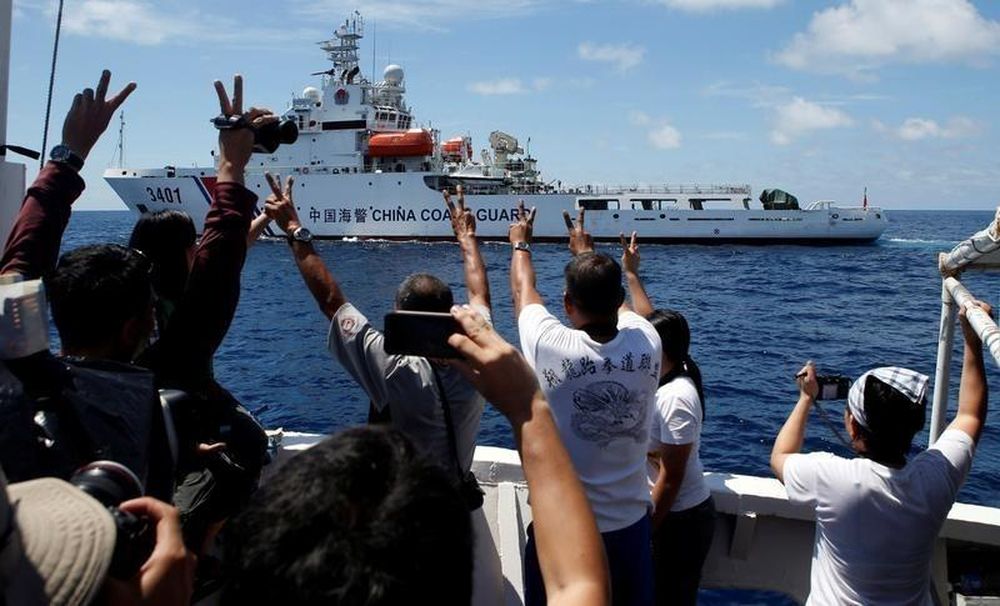File picture shows a Chinese Coast Guard vessel manoeuvring to block a Philippine government supply ship with members of the media aboard at the disputed Second Thomas Shoal, part of the Spratly Islands, in the South China Sea, March 29, 2014. u00e2u20acu201d Reuters