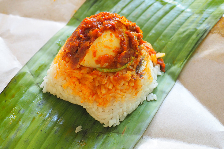 A must-eat here is their 'nasi lemak bungkus' with the spicy 'sambal', hard boiled egg, 'ikan bilis' and peanuts.