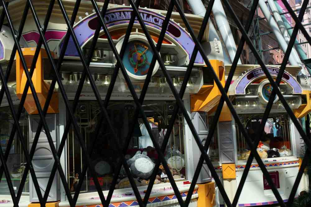 A Sydney entertainment area closed following social-distancing and self-isolation rules to fight the spread of the coronavirus, March 31, 2020. u00e2u20acu2022 Reuters pic