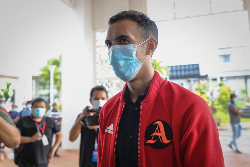 Police inspector Hazrul Hizham Ghazali arrives at the Klang Court Complex April 29, 2020. u00e2u20acu201d Picture by Yusof Mat Isa