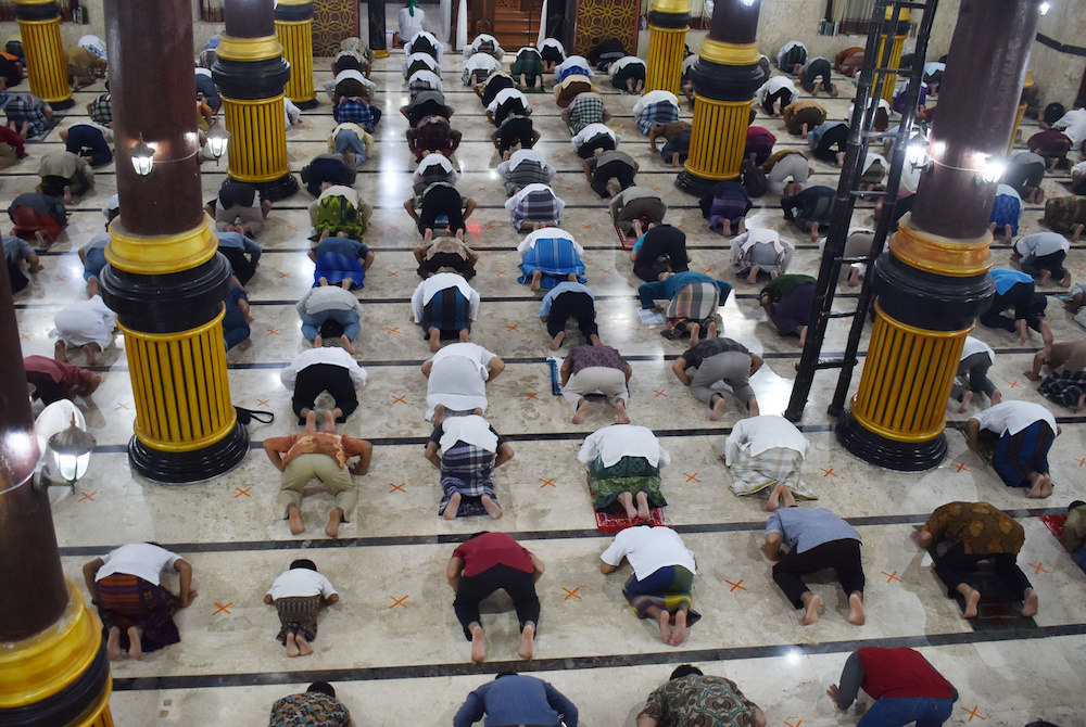 Muslim men perform Friday prayers as they encourage social distancing to prevent the spread of coronavirus disease at a mosque during the holy fasting month of Ramadan in Madiun, East Java province, Indonesia, April 24, 2020. — Reuters pic