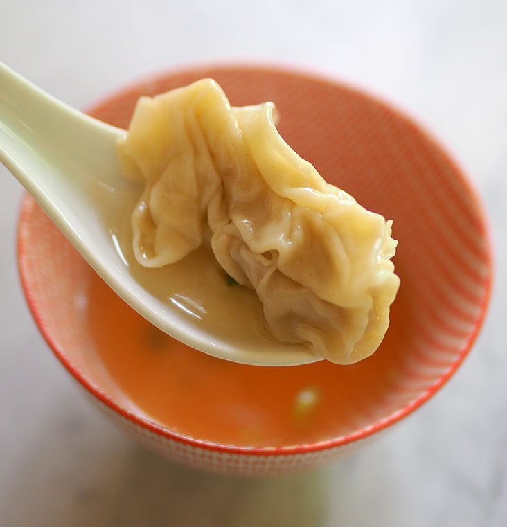 The 'kampua mee' is served with a generously-filled wanton