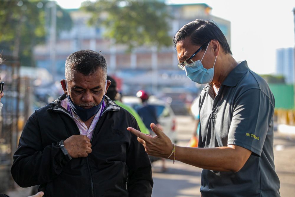 Pasar Borong Harian Selayang Malay Traders Association president Shaharudin Dorani (left) and  association representative Yap Chin Chon speak to reporters on April 21, 2020. — Picture by Hari Anggara