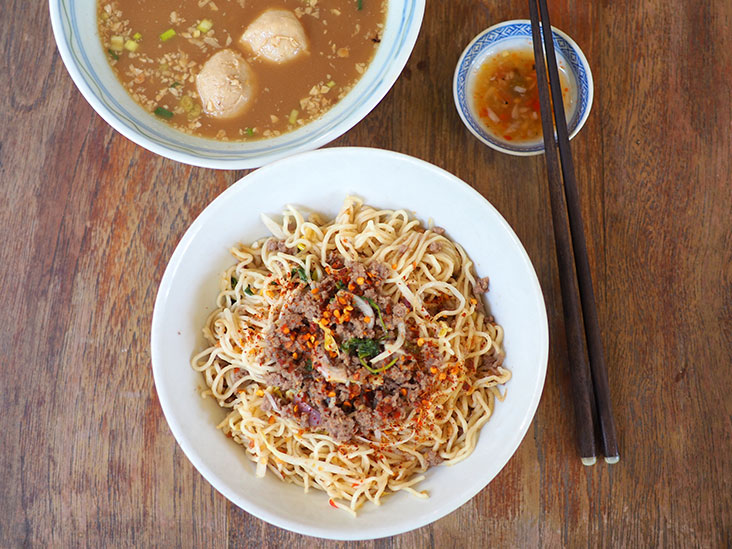 The dry beef noodles with its 'wantan' noodles tossed with a piquant vinegar sauce will have you asking for seconds