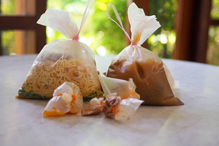 The food is packed in separate bags; heat up the broth or adjust the flavours of the food with a dash of chilli flakes or the piquant dip