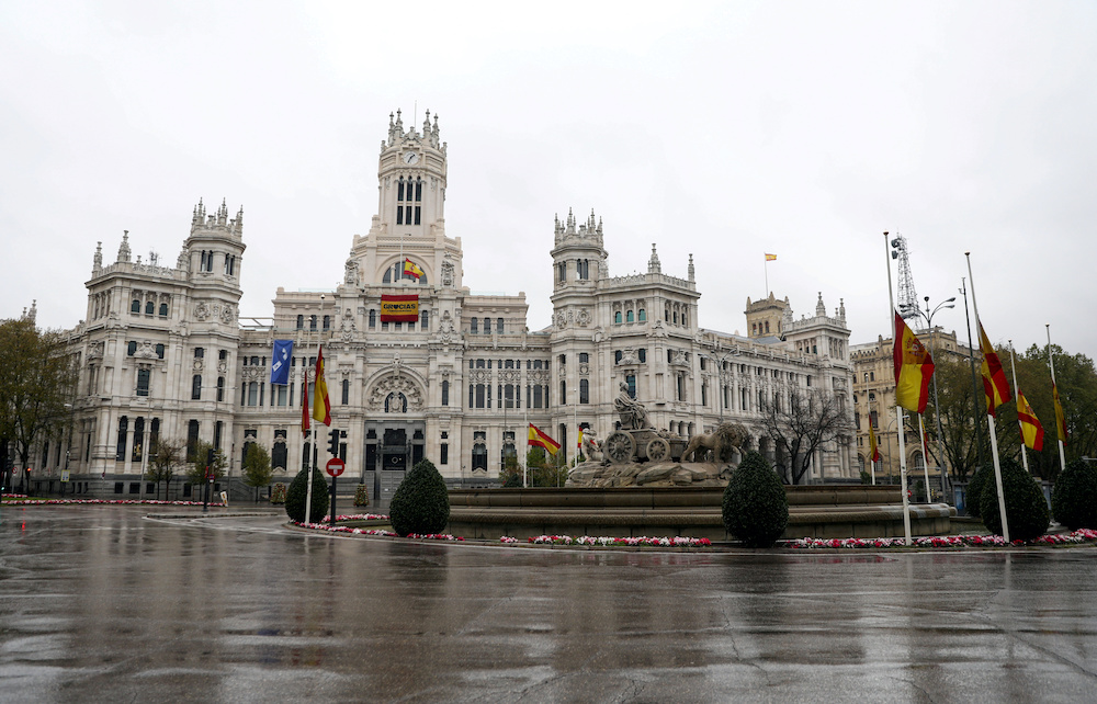 The Spanish flag flutters at half mast at Madridu00e2u20acu2122s City Hall, during the coronavirus disease (Covid-19) outbreak, in Madrid, Spain March 31, 2020. u00e2u20acu201d Reuters picnn