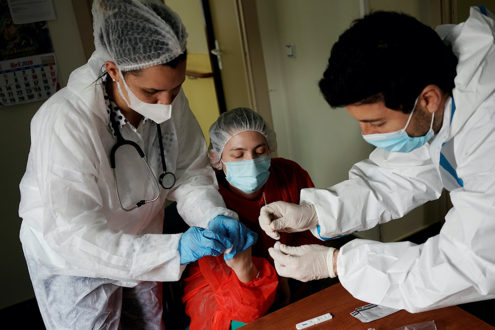 Healthcare workers perform a blood test for the coronavirus disease during lockdown amid the coronavirus disease outbreak at Las Praderas nursing home in Pozuelo de Alarcon, Spain, April 23, 2020. u00e2u20acu2022 Reuters picnn