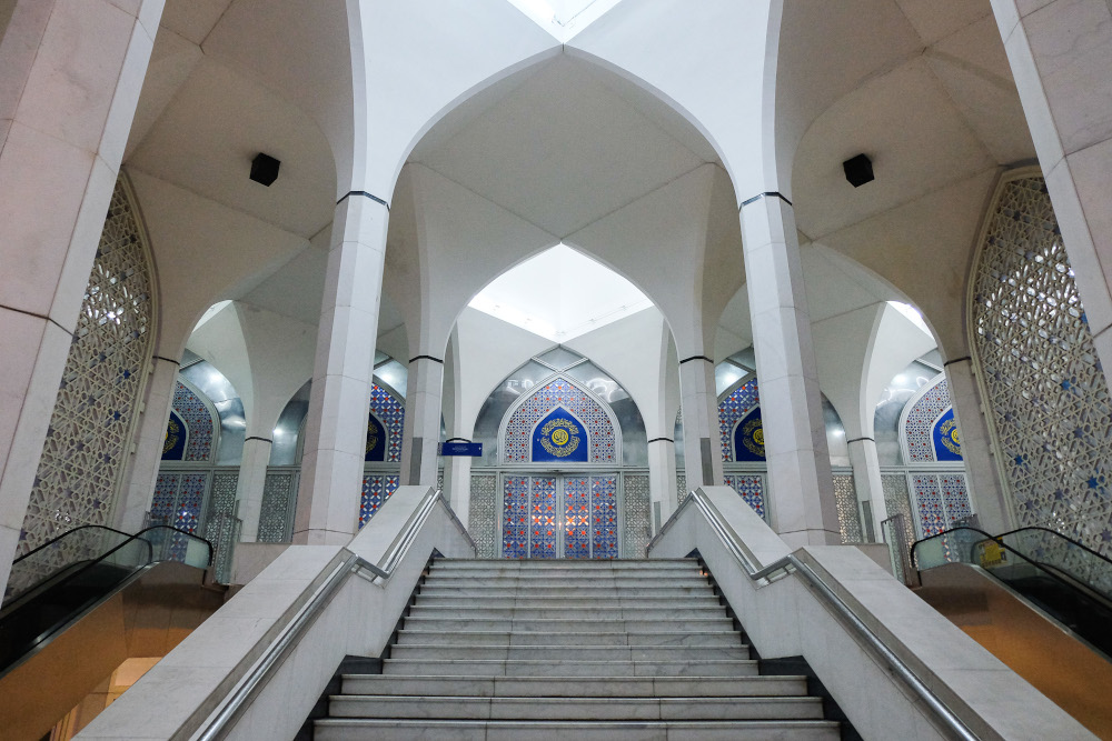 An empty Sultan Salahuddin Abdul Aziz Mosque the night before Ramadan during the movement control order (MCO) in Shah Alam April 23, 2020. u00e2u20acu201d Picture by Yusof Mat Isa