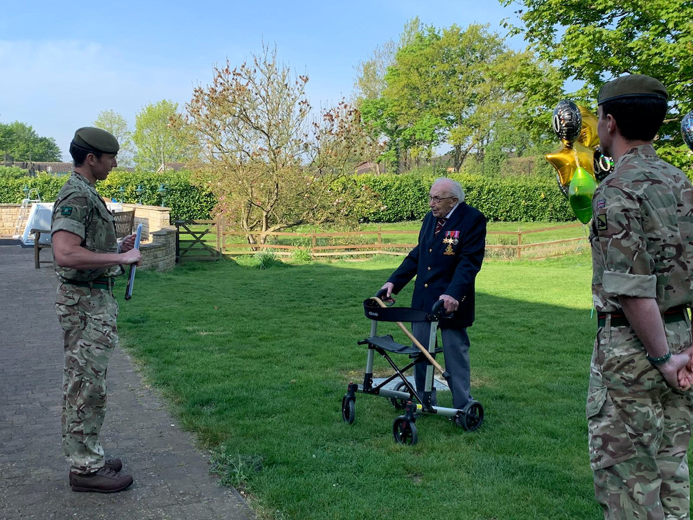 Veteran Capt. Tom Moore talks to soldiers from 1st Battalion The Yorkshire Regiment who formed a Guard of Honour for the veteran as he completed his fundraising walk for the health services, in Bedfordshire, Britain, April 16, 2020. u00e2u20acu201d Reuters picnn