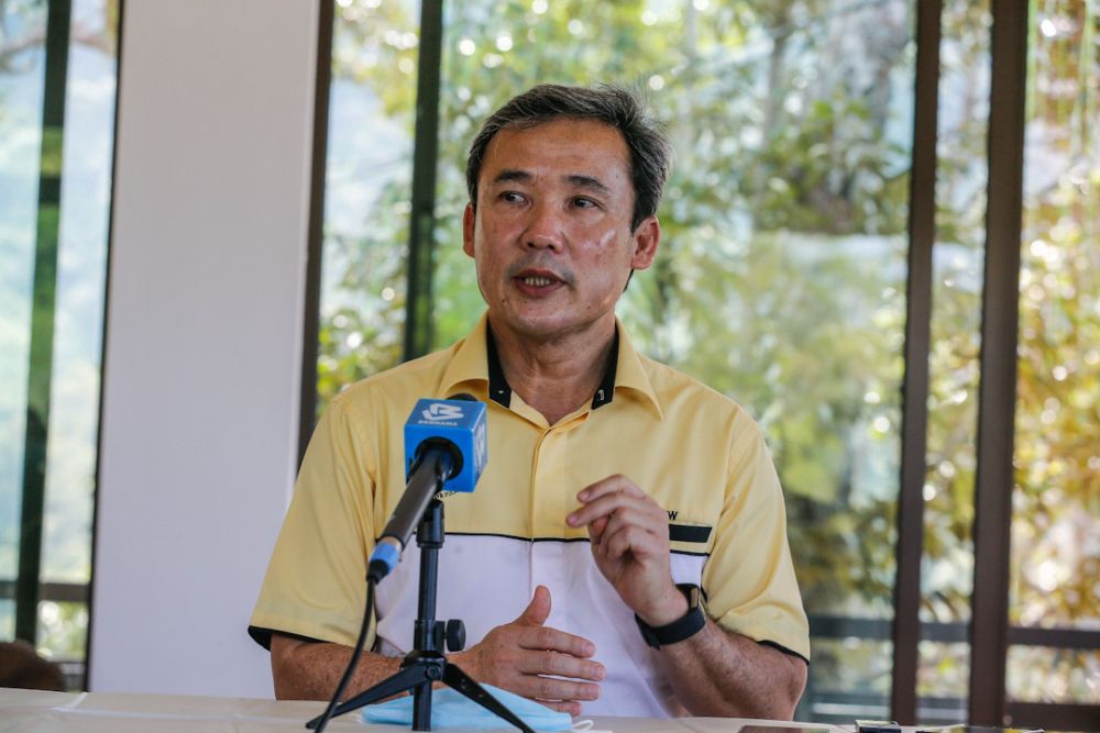 Penang mayor Datuk Yew Tung Seang speaks to reporters during a press conference at the Karuna Hill orchard in Balik Pulau April 22, 2020. u00e2u20acu201d Picture by Sayuti Zainudin
