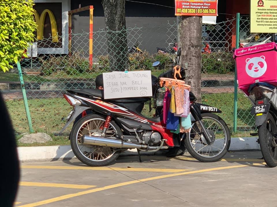 Abang Tudung' went viral for his story after spotted selling headscarves at a petrol station in Seberang Jaya, Penang. --Photo courtesy of Facebook/ Alin Taharin