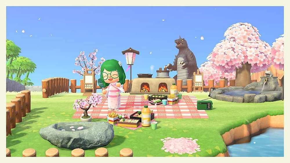 Sakura season means time for picnics in the park. — Picture courtesy of Facebook/Catnipx