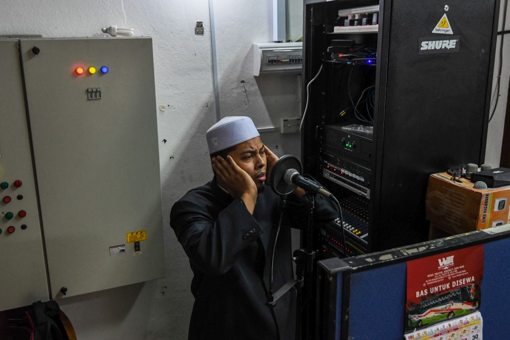 Mosque bilal Sharifuddin Sulaiman broadcasts a call of u00e2u20acu02dcazanu00e2u20acu2122 at the At-Taqwa Mosque in Petaling Jaya April 21, 2020. u00e2u20acu201d Picture by Shafwan Zaidon