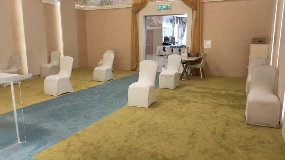 Chairs arranged at one-metre distance from each other to maintain social distancing during funeral services amid MCO. u00e2u20acu2022 Picture courtesy of Teh Khai Lin