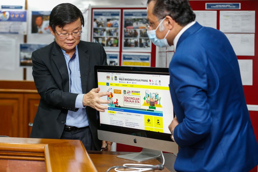 Penang Chief Minister Chow Kon Yeow at the launch of the u00e2u20acu02dcJom Beli Onlineu00e2u20acu2122 platform in Komtar, George Town April 7, 2020. u00e2u20acu201d Picture by Sayuti Zainudin 
