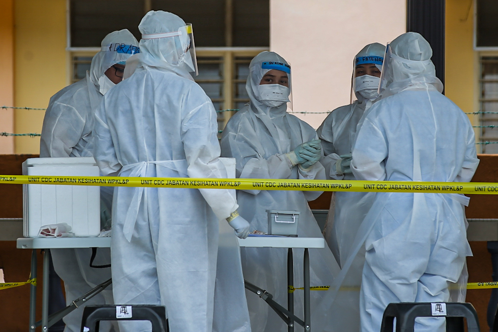 Health workers are seen during a Covid-19 screening at Kg Baru in Kuala Lumpur April 11, 2020. u00e2u20acu2022 Picture by Hari Anggara