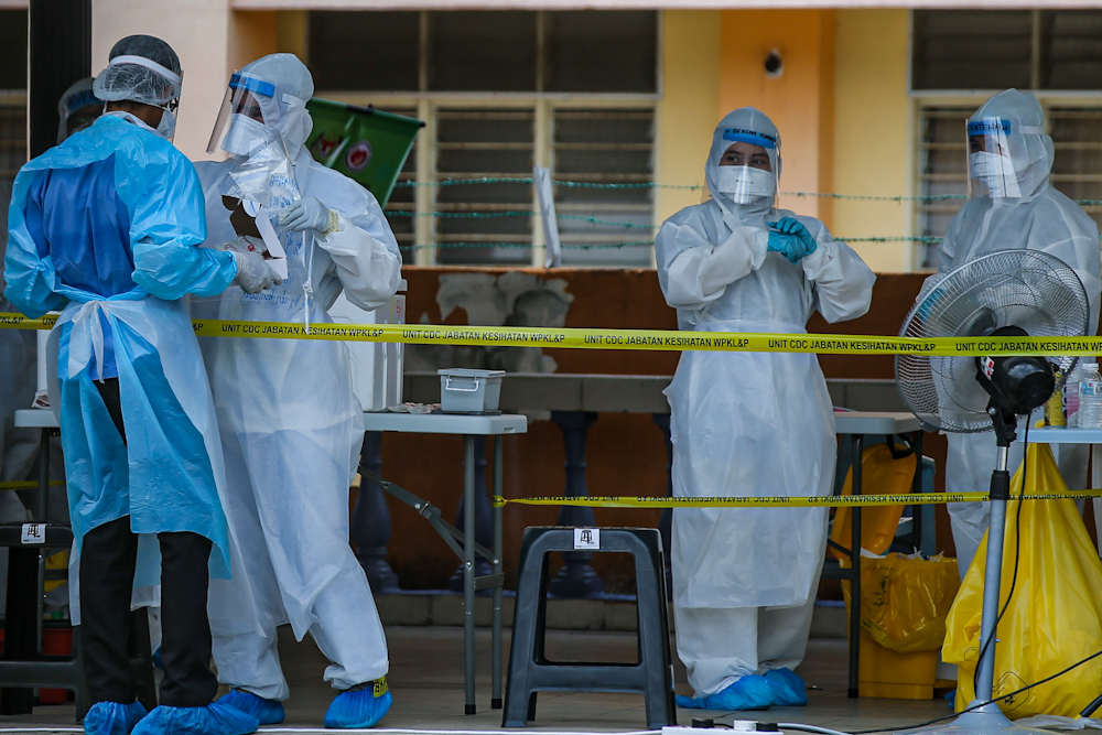 Health workers are seen during a Covid-19 screening at Kg Baru in Kuala Lumpur April 11, 2020. u00e2u20acu2022 Picture by Hari Anggara