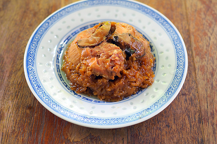 The 'lor mai kai' is a big favourite with its soft rice, lots of chicken meat and sliced shiitake mushrooms.