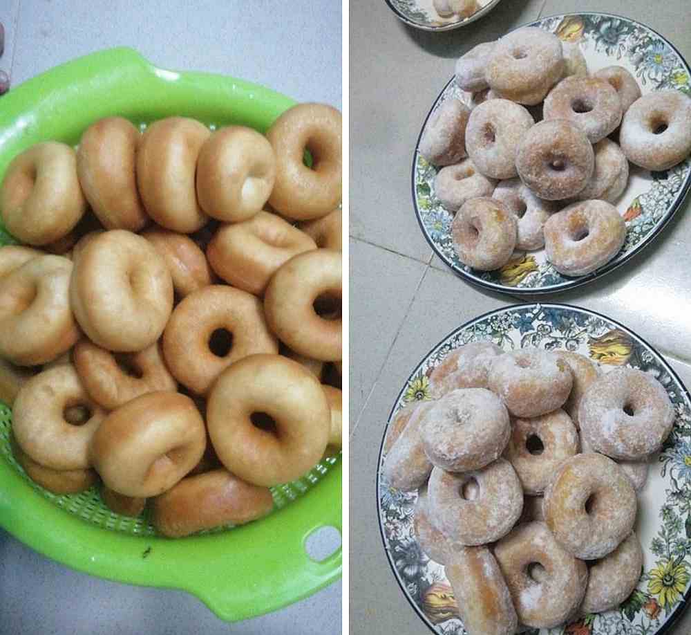 Demand for Norhasdin Pakiluddinu00e2u20acu2122s humbly priced doughnuts is so high the 31-year-old has to stop taking orders. u00e2u20acu201d Picture from Twitter/@AznilAshikin