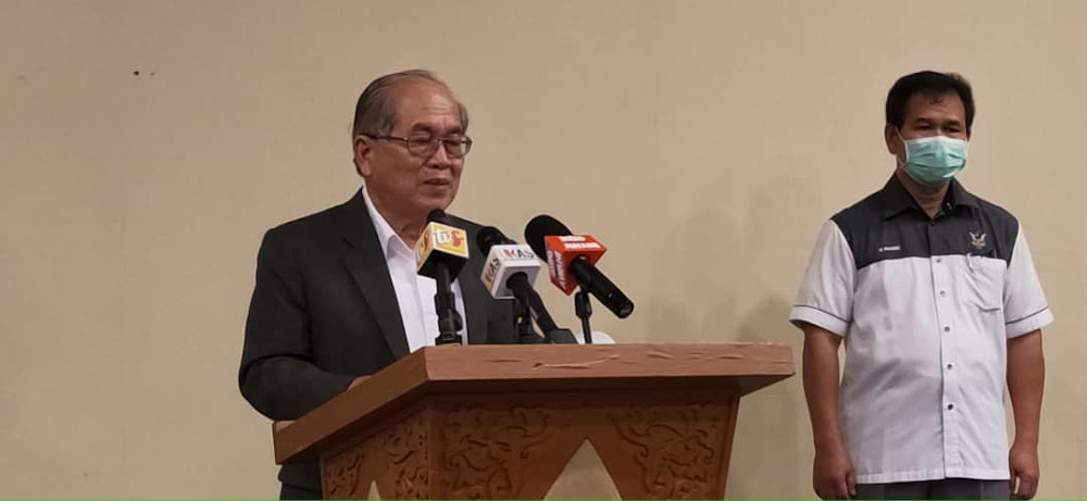 SDMC chairman Datuk Datuk Amar Douglas Uggah said he wants the remaining close contacts to give their cooperation to further cut-off the transmission of Covid-19 in the state April 19, 2020. u00e2u20acu201d Picture courtesy of Sarawak Public Communications Unit
