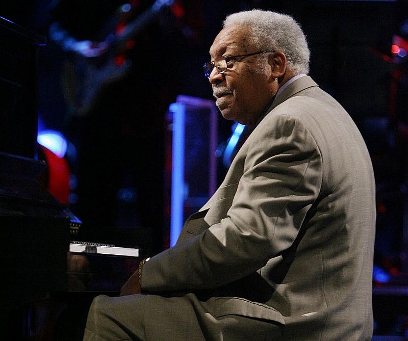 Musician Ellis Marsalis performs at the 57th NBA All-Star Game at the New Orleans Arena in New Orleans, Louisiana February 17, 2008. u00e2u20acu201d AFP pic