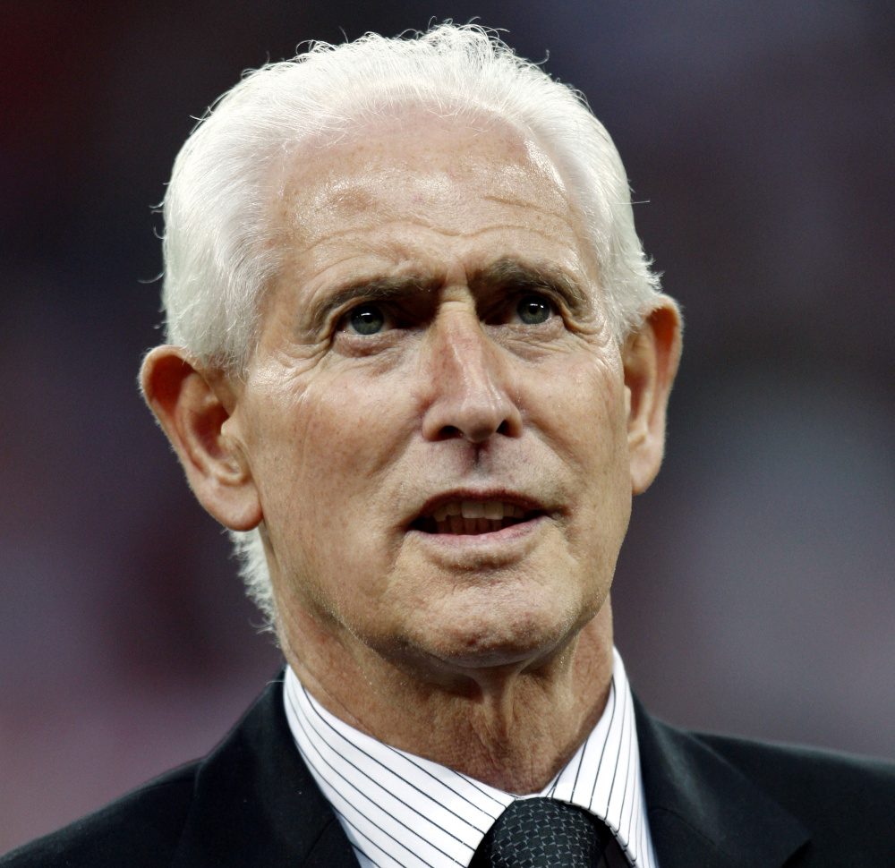 Former England player Peter Bonetti before the England v Andorra match of the 2010 World Cup Qualifying European Zone at Wembley Stadium, London June 10, 2009. u00e2u20acu201d Action Images pic via Reuters