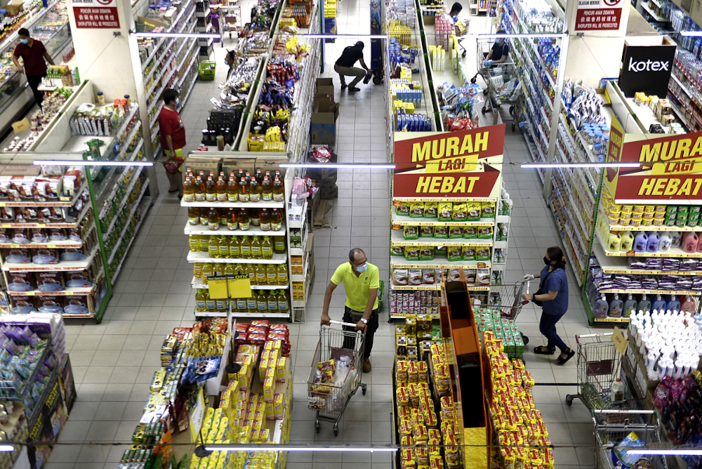 Shoppers getting groceries at OTK hypermarket in Puchong on April 1, 2020. u00e2u20acu201d Picture by Miera Zulyana
