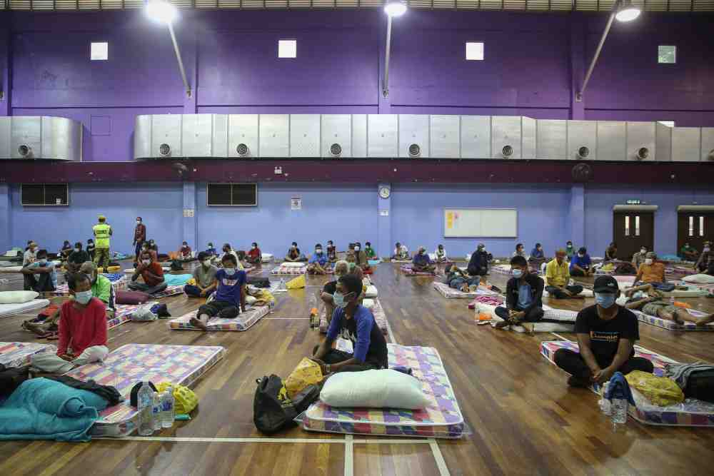 On each of the matresses, men could be seen lounging around, most catching a few winks or just chatting with their next-mattress neighbours. ― Picture by Yusof Mat Isa