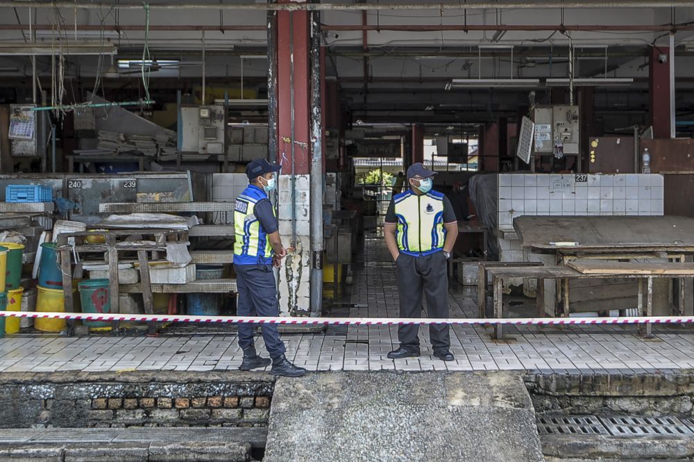 Petaling Jaya City Council officers cordon off the Jalan Othman wet market from the public to make way for sanitisation work April 27, 2020. u00e2u20acu201d Picture by Shafwan Zaidon